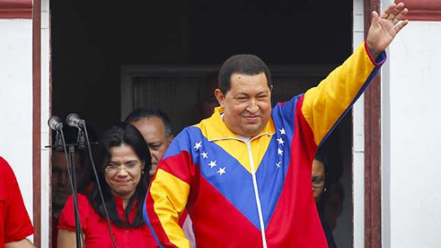Al saludar a una multitud congregada en el Palacio de Miraflores en muestra de solidaridad, el presidente de Venezuela, Hugo Chávez, afirmó que la unidad del pueblo es lo único que garantizará la paz nacional.