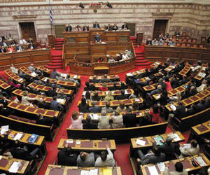 Fragmentación en el Parlamento griego amenaza ajustes que exige la UE