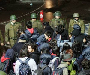 Detienen a estudiantes en Chile 