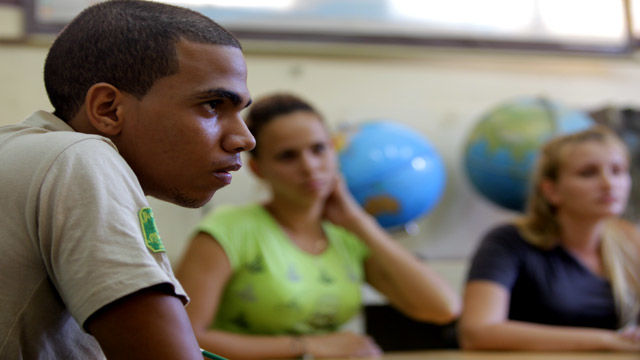 Casi 300 000 estudiantes universitarios acuden ya a las aulas en Cuba, donde ese nivel de enseñanza constituye un derecho humano, una oportunidad y un desafío. Foto: Ismael Francisco.