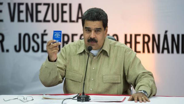 "No nos vamos a quedar callados ni de brazos cruzados frente a la agresión del secretario general, de este inepto llamado Luis Almagro", afirmó el mandatario venezolano. | Foto: EFE
