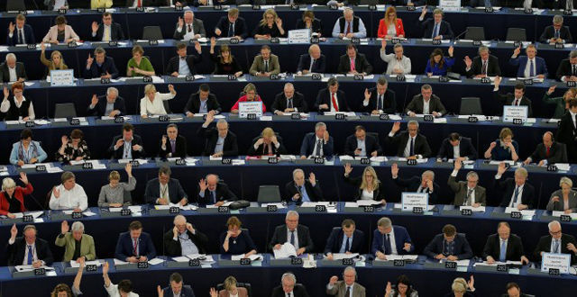 El Parlamento Europeo desea que las conversaciones sobre la futura relación de Reino Unido con la UE comiencen solo después de que se haya realizado un "progreso considerable" sobre el proyecto de ley del Brexit.