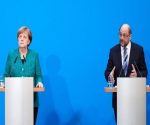 Angela Merkel y el líder del Partido Socialdemócrata, Martin Schulz