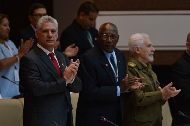 Miguel Díaz-Canel Bermúdez junto a Salvador Valdés Mesa electos nuevos presidente y vicepresidente, respectivamente de los Consejos de Estado y de Ministros de Cuba. Foto: ACN