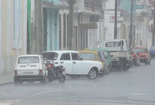 Cienfuegos y la lluvia. Foto: Juan Carlos Dorado.