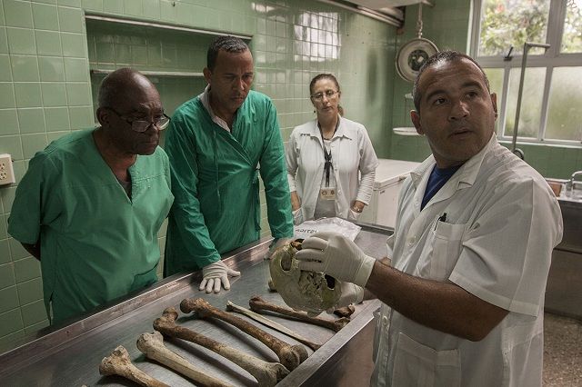 El estudio de restos óseos es muy importante en la identificación de cadáveres. Foto: René Pérez Massola
