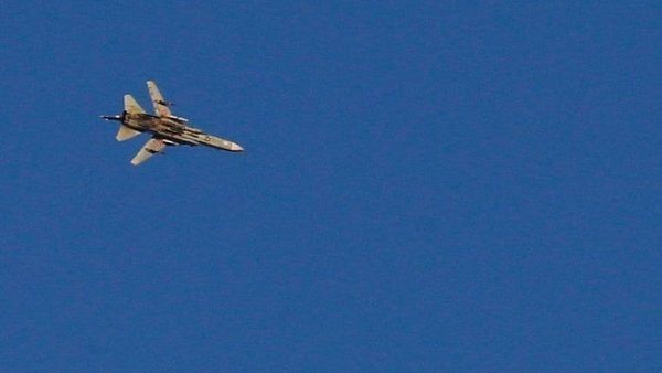 Afirmaron que haciendo uso de misiles lograron derribar el avión caza sirio Sujoi. Foto: Reuters
