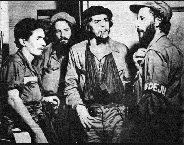 Ramiro Valdés (izq.) junto al Che. Foto: Archivo