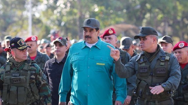 Ministro de la Defensa venezolano, Vladimir Padrino junto a Presidente de Venezuela Nicolás Maduro